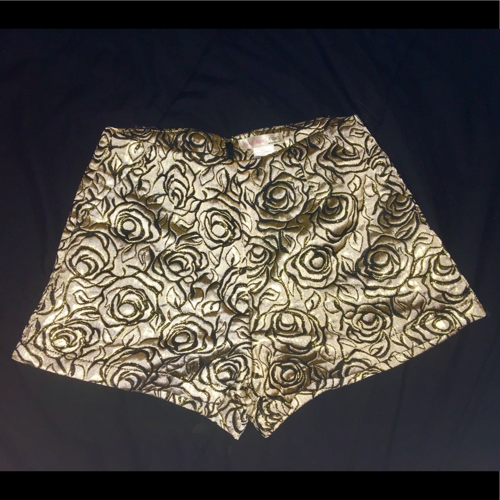 Rose print shimmer thread shorts